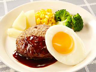 ファミリーマート ファミマル 完熟トマトケチャップと濃厚ソースの旨み目玉焼きハンバーグの感想・クチコミ・値段・価格情報 もぐナビ