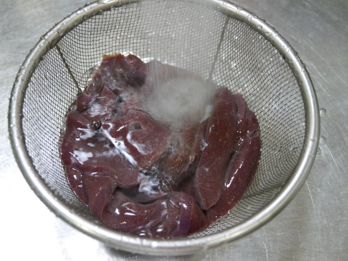 牛乳or酒につけておけば臭みが取れます！！鶏レバーの下処理です☆おっちゃんの台所奮闘記のブログ