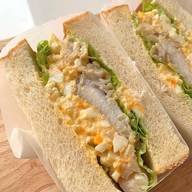 少しの手間でカフェ風に。ワックスペーパーを使った サンドイッチの包み方キナリノ