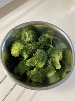 万能シリーズ！！フライパンで簡単♪ めちゃ使える作り置き♪ワンランク上の美味しさに♪＜万能蒸しブロッコリー＞