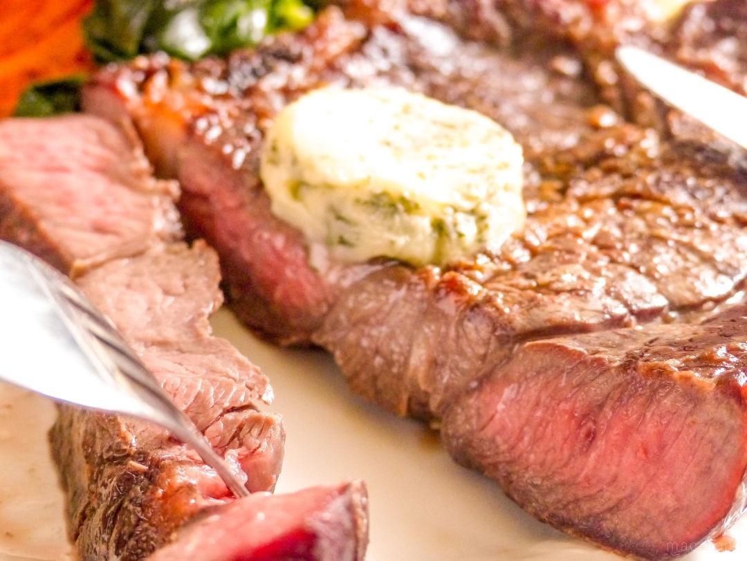 ステーキの美味しい焼き方 料理家・樋口直哉が解説 - ソレドコ