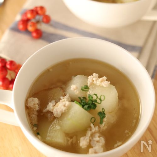 冬瓜と鶏ひき肉のスープレシピ鶏肉のうまみをいかした味付け