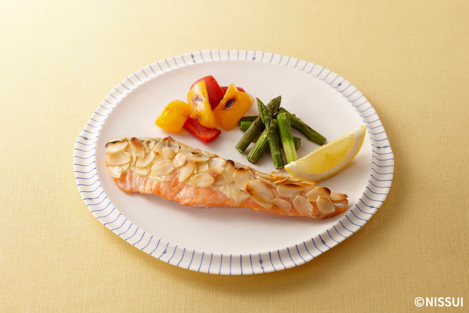 冷凍鮭は解凍せずフライパンで調理できる?電子レンジやグリルでも大丈夫!そのまま焼くときの時間やムニエルなどレシピもご紹介!ココロすっきり解決ルーム