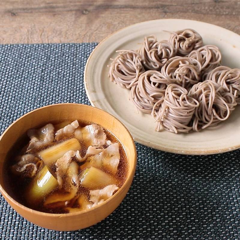 年越しそば♪簡単つゆ豚肉茅乃舎だし