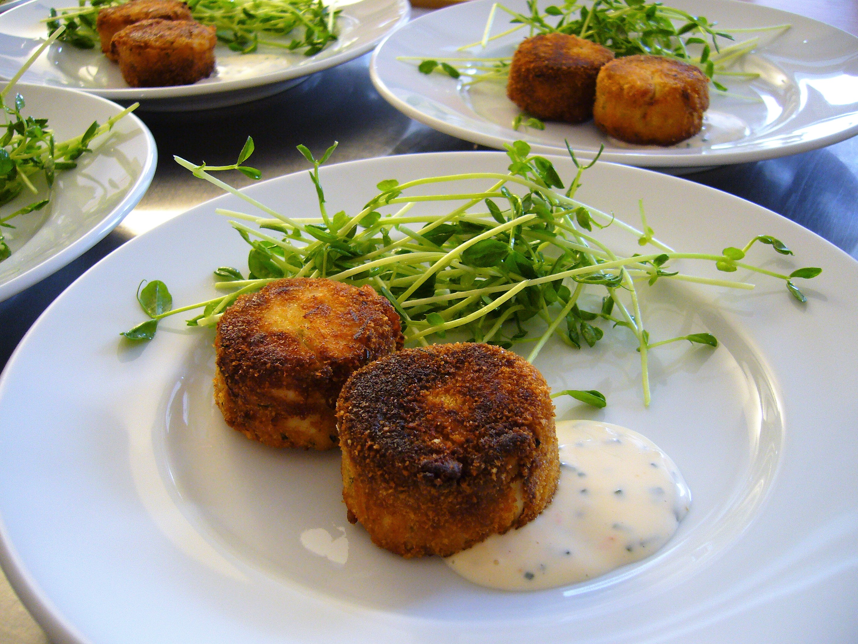 ＮＹダイナーも真っ青、か、カニカマでクラブケーキ