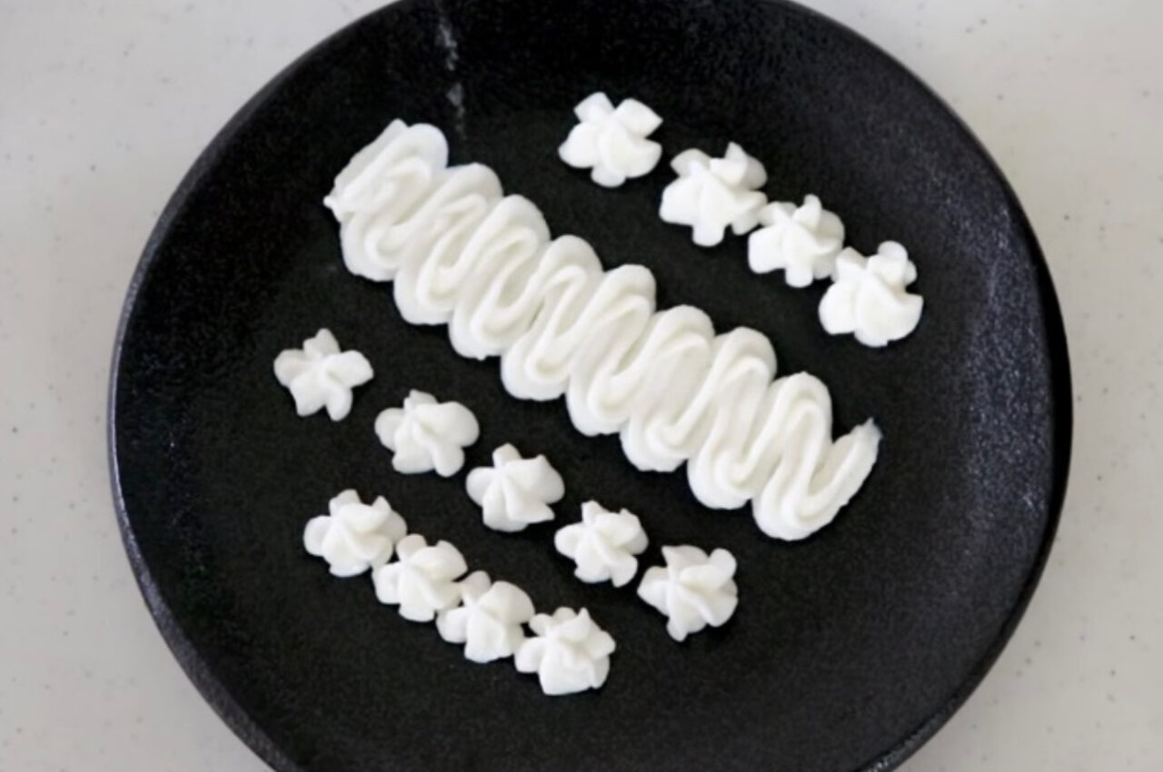 牛乳を使う「代用生クリーム」の作り方。料理にもお菓子にも大活躍♪ - macaroni