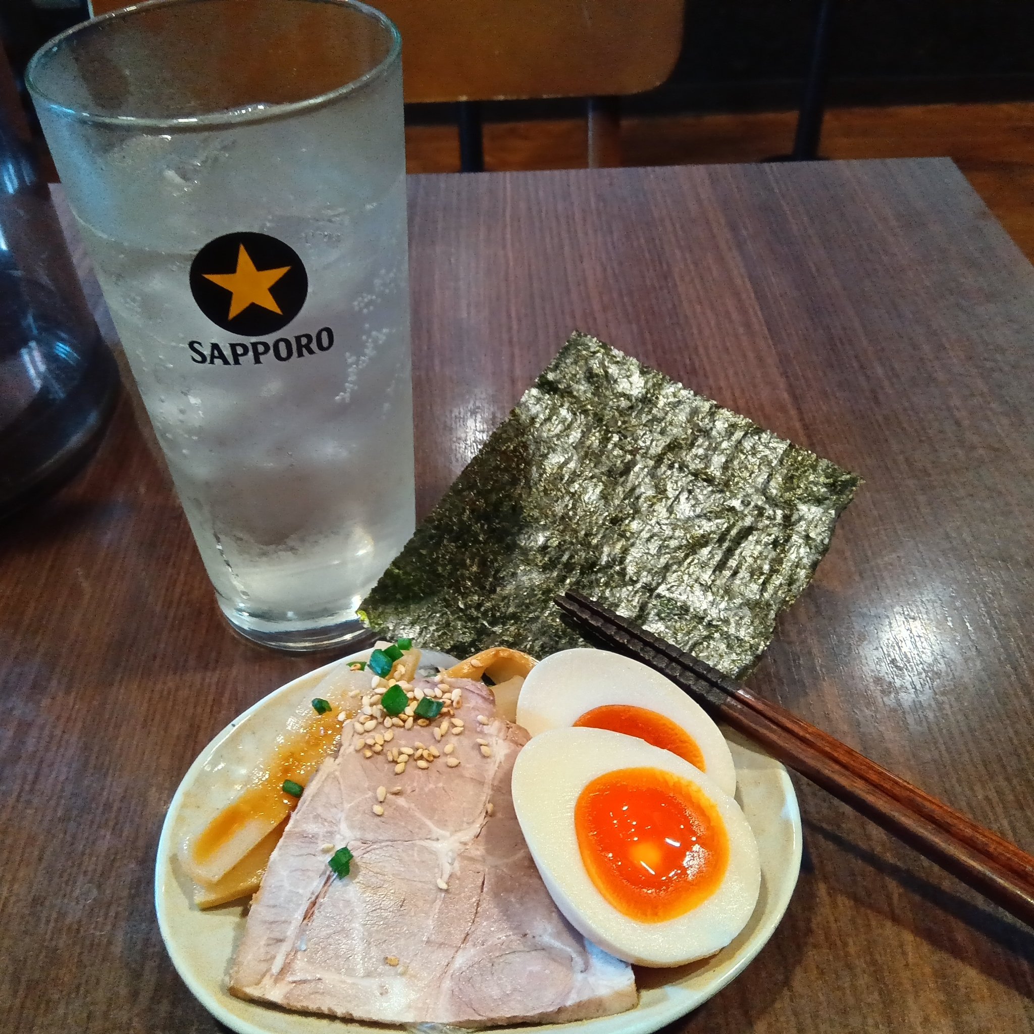 漫画 アル中ラーメン依存症のリアルな生活。4ℓの酒を飲む 365日ラーメンを食べ続けた結果メシのタネ