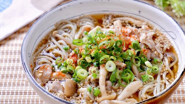 定番から一風変わったレシピまで！！蕎麦に合う付け合わせ15選暮らしのクリップ