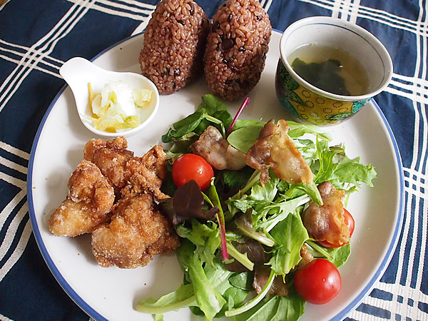 見た目茶色でごちそう感ゼロのから揚げがここまで変わる！おしゃれ盛りつけアイデア７つ