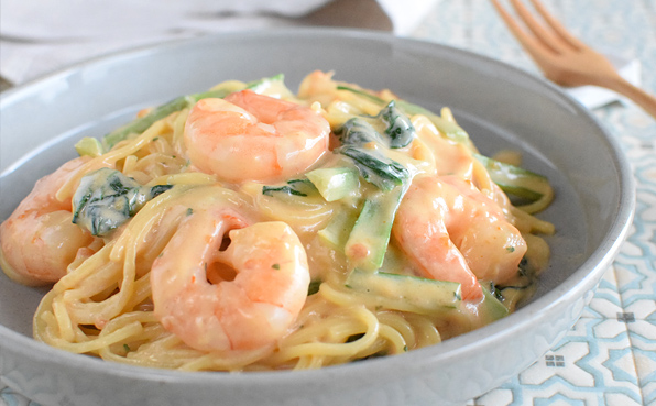 今日のオススメうどんスープで和風パスタ🍝レシピあり▽ だしの風味バツグンのうどんスープはパスタにも.*✿ 醤油なしのだしパスタは上品な味わいです♪- - - 材料 2人前 - - - パスタ・200g 小松菜・100g しめじ・1パック