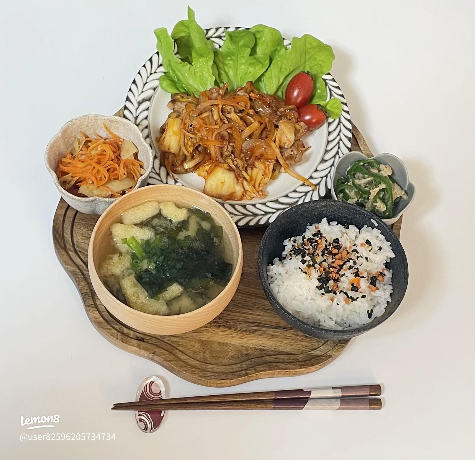 副菜もパパッと作りたい♪豚キムチに合うおすすめの付け合わせレシピ24選をご紹介folk