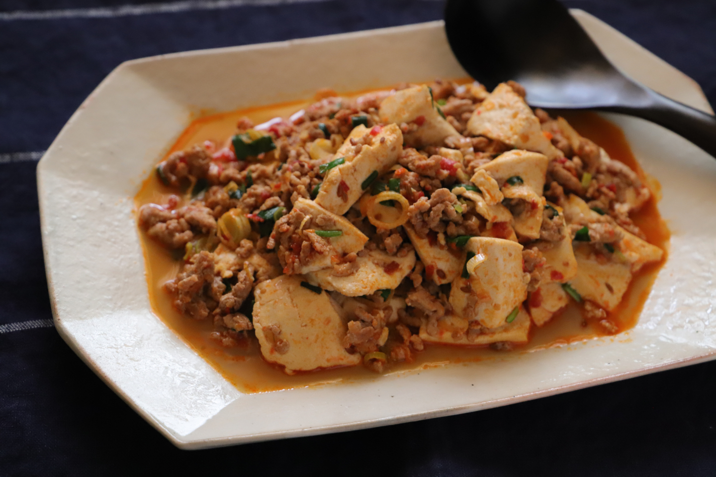 業務スーパーの『ハリッサ』は旨辛の万能調味料？ 風味や食べ方をチェックしてみたmitok ミトク