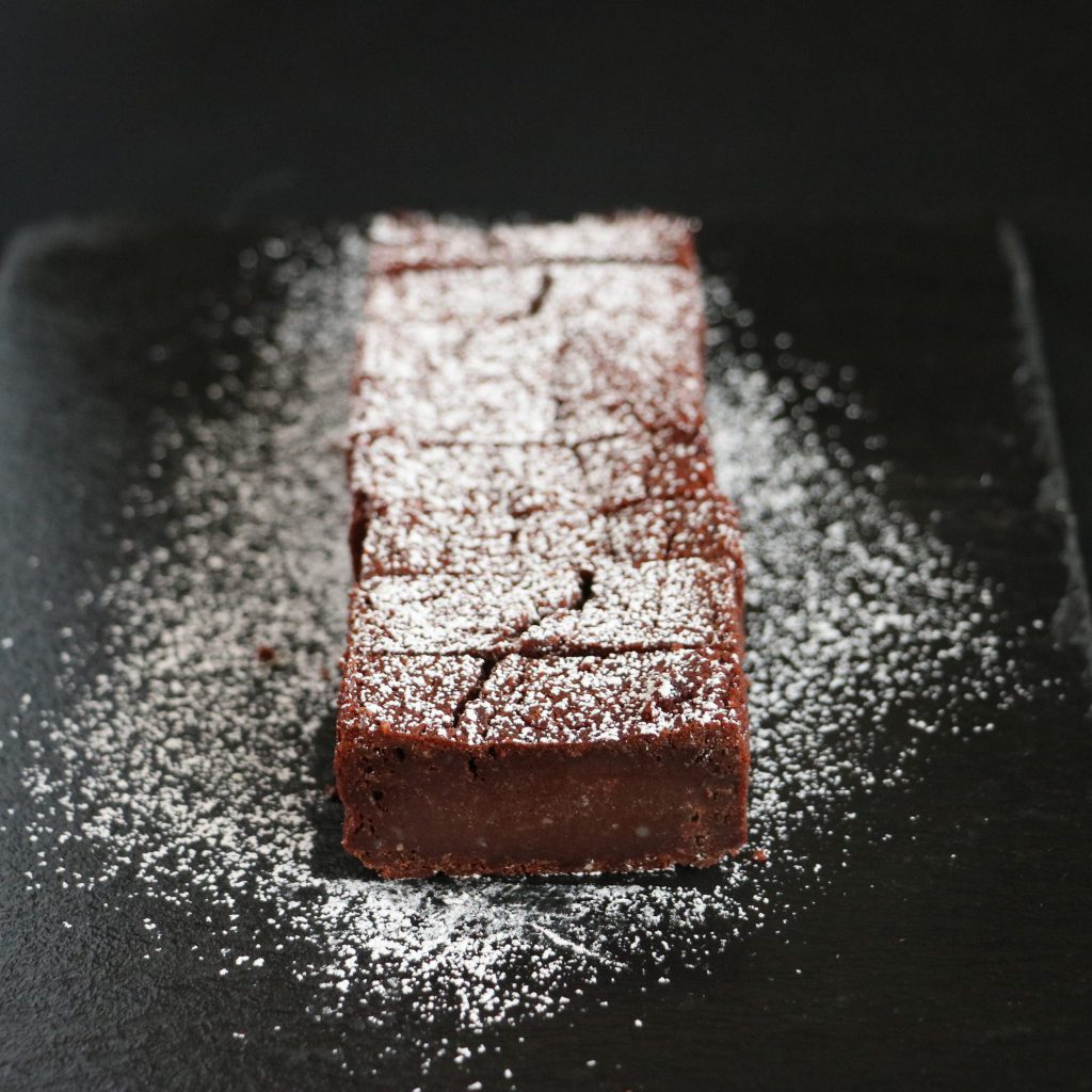 16 件の「ガトーショコラ盛り付け」や「ガトーショコラ」のアイデアを見つけましょうスイーツ レシピ、レシピ、スイーツ など