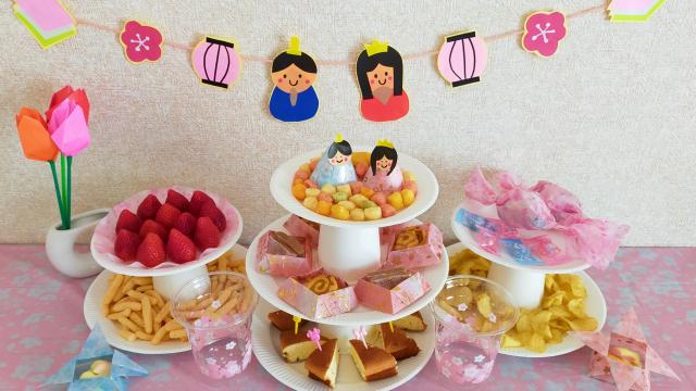 AMIです🌹アフタヌーンティーのご紹介です🍨 本日の手作りケーキ二種類 シフォンケーキ バニラアイス 季節のアイス 手作りパンのオープンサンド手作りアーモンドクッキー 小さなあんみつ 旬のフルーツ ¥１５８０ 14：00～ ご予約がおすすめです📞アフタヌーンティー