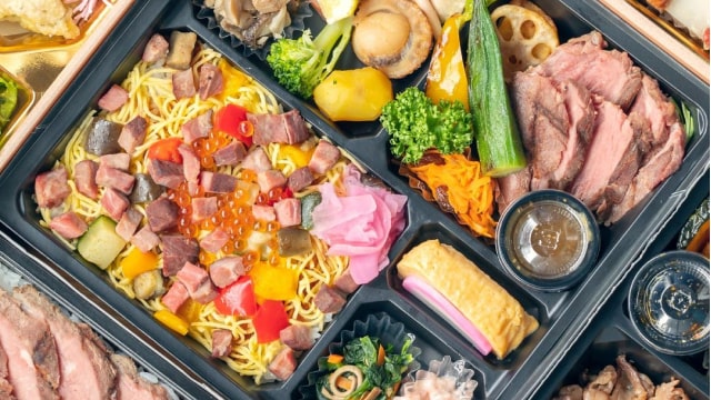 誕生日やバレンタインなど 特別な日のお弁当に入れてきた ブロッコリーブーケ💐 の作り方ををご紹介します🫶 明後日で長男くんは幼稚園最後のお弁当😭次男くんは年少さん最後のお弁当😭 特別な最後のお弁当にも ブロッコリーブーケを入れます🥹💐 ぜひ皆さまもお弁当に入れてください！！！材料・ブロッコリー ・餃子の皮 ・マヨネーズ ・お魚チップ DAISO