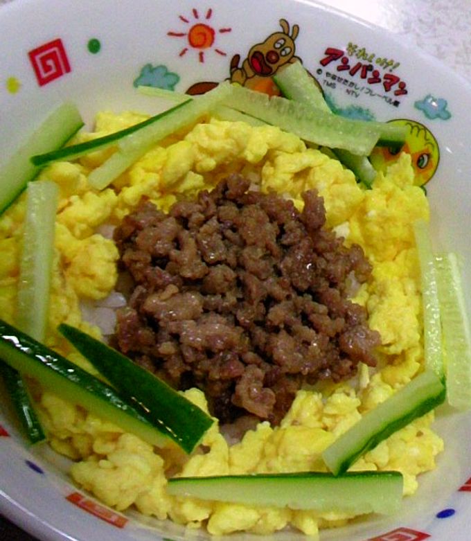 1歳児が完食！フライパン1つでつくる「そぼろ炒飯」が圧倒的おいしさママリ