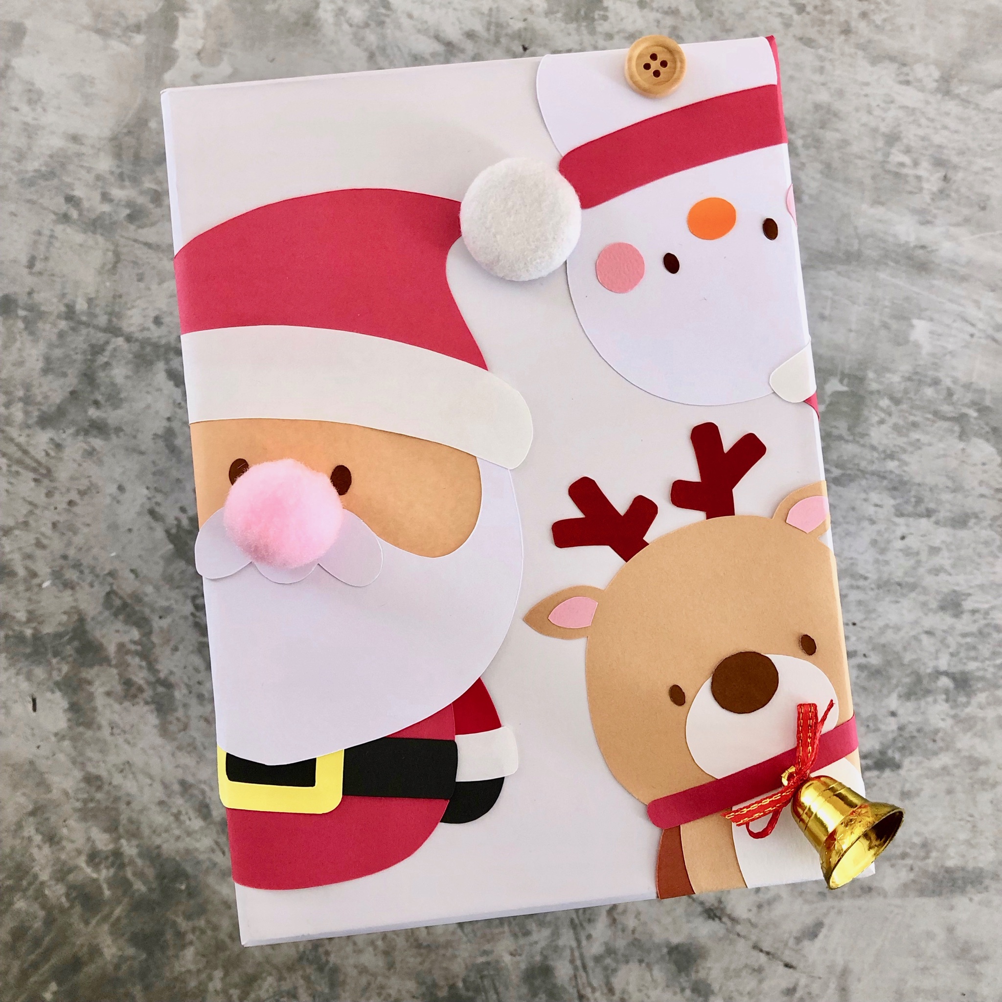 リクエストレッスン。クリスマスのラッピング。お菓子を手作りボックスに入れてラッピングしました。簡単に出来て簡単に開けられるデザインです♪♪ラッピング教室広島ラッピング講師広島ラッピングレッスンクリスマスギフトクリスマスのラッピング簡単で開け