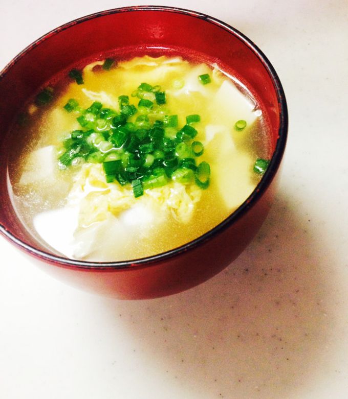 ふわふわ卵がおいしい♡, 豚肉と豆腐の中華スープ🐷, 食べ応えのあるボリューミーな一品です😋, 📍材料 2人分 , 豚こま肉 180g, 絹豆腐250g, 卵2個, ごま油大さじ1, 生姜チューブ小さじ1, ★ , 水 250ml, 2倍濃縮めんつゆ大さじ4, 鶏がらスープの素小さじ1.5, 📍作り方,