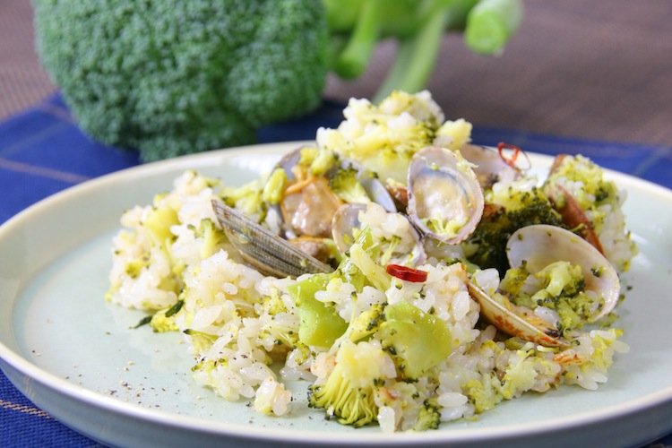 ブロッコリーのベーコンマヨ焼きピリ辛黒こしょう味