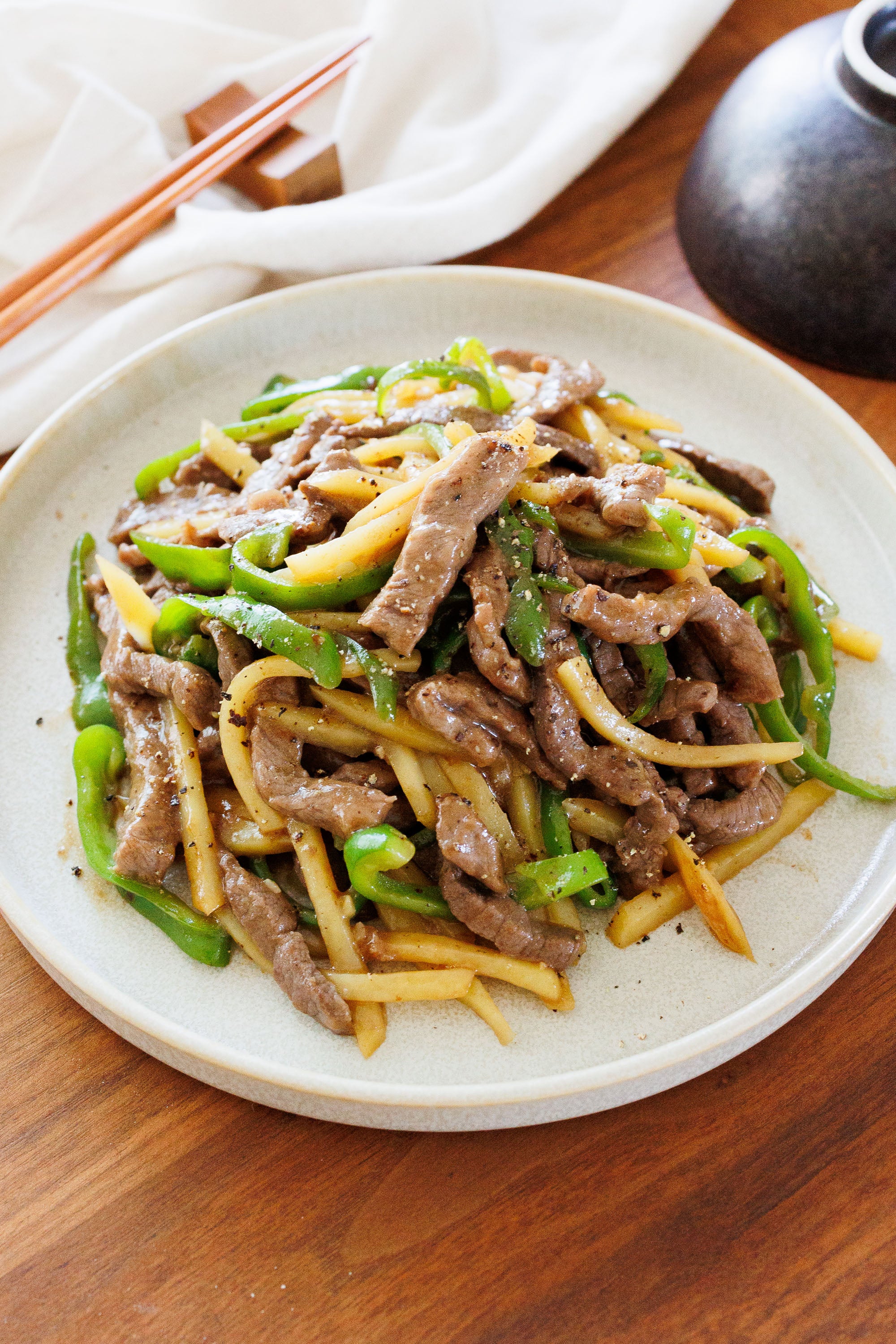 牛こま切れ肉で簡単♪わが家で人気の「チンジャオロースー」