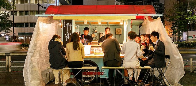 福岡 注目の新店舗！天神の屋台グルメ5選。屋台の”キホン”も教えまするるぶ&more