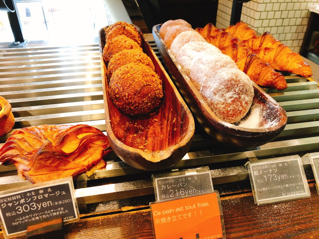 伏見にオープンしたベーカリー『To smile』の分厚くて丸いクロワッサンが背徳的な美味しさだった。名古屋情報通