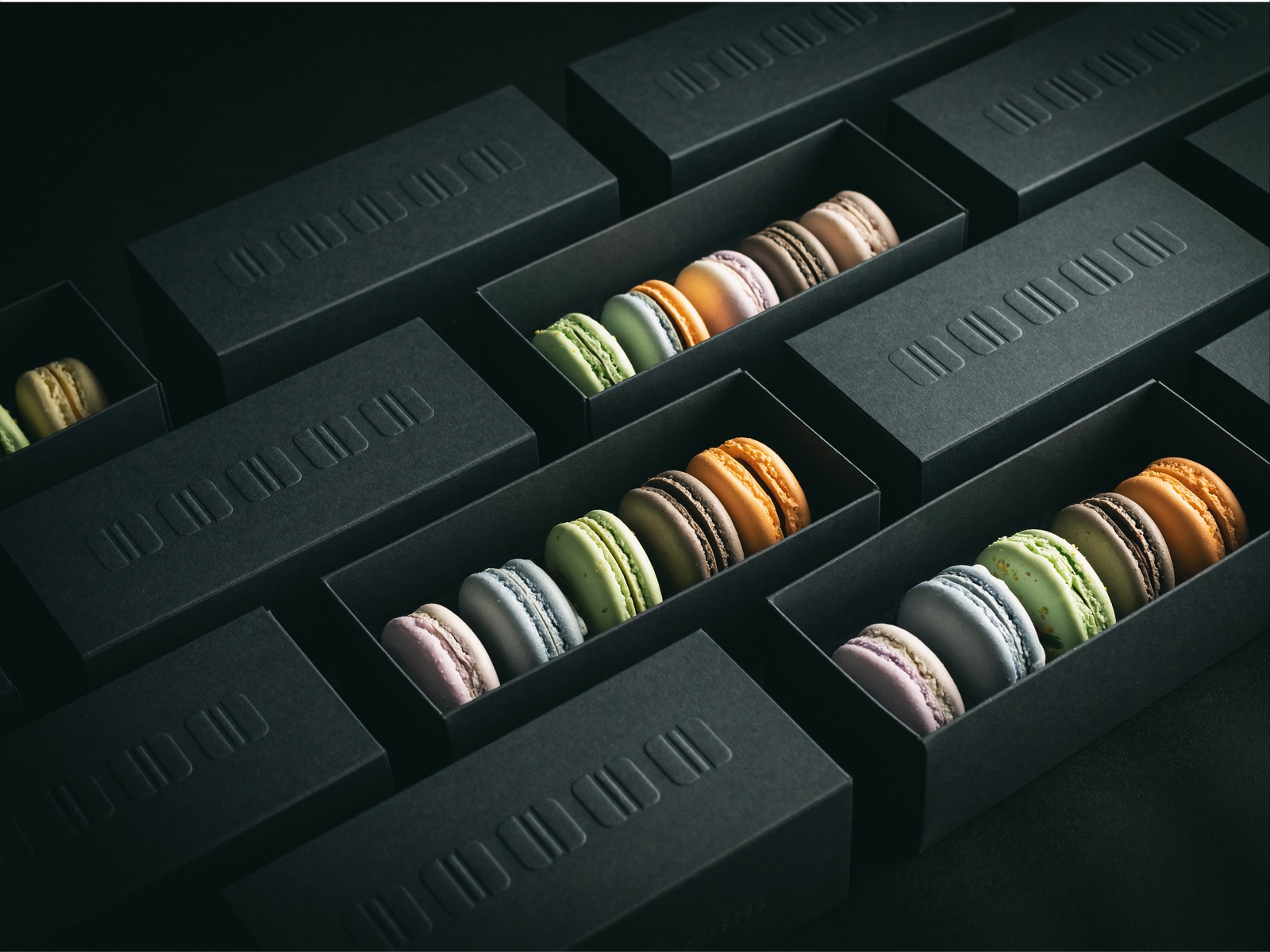 ピカール公式 4種類のマカロン チョコレート、フランボワーズ、バニラ、ピスタチオ冷凍 16個 16 macaronschocolat,framboise,vanille,pistache – Picard ピカール 冷凍食品 Online Shop