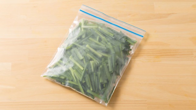 ニラの賞味期限。そのまま常温は？冷蔵庫だと？調理したら？ - Fily