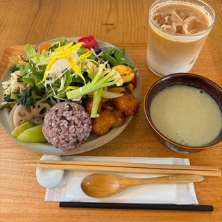 東京おいしいごはん研究所▶︎上野周辺名店グルメまとめ おすすめのグルメ をまとめました❗️蓬莱屋📍御徒町 Repost>@tonkatsu9623 @kunikun.o @tak92169216ぽん多本家📍上野広小路 Repost>@yanu_ne.jpInstagram