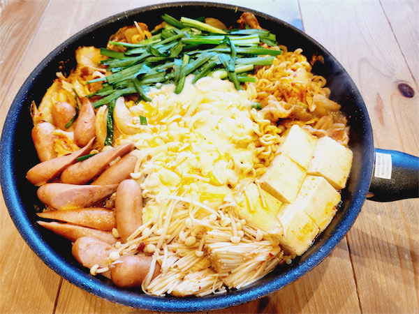 極上 豚キムチらーめん 鍋にも◎隠し味が決め手の旨辛レシピ