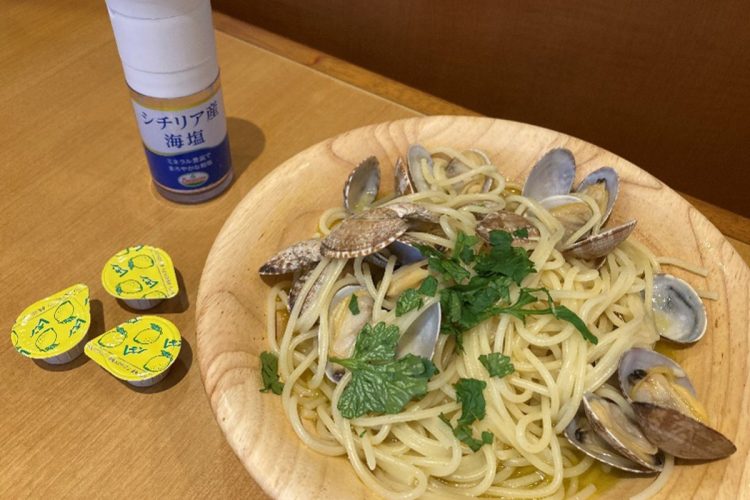 サイゼリヤ2023年秋のグランドメニュー改定「スープ入り塩味ボンゴレ」「パルマ風スパゲッティ」「小エビのタラコソース」発売、「生ハム ハモンセラーノ 」復活など食品産業新聞社ニュースWEB