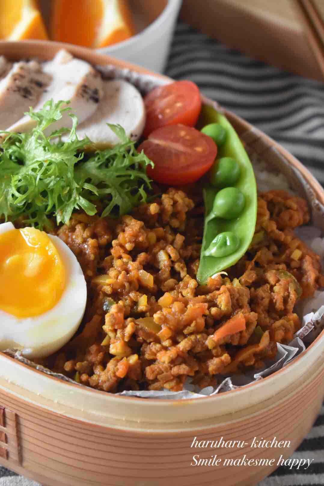 15分弁当 たっぷりお豆のドライカレー＆卵そぼろの2色弁当