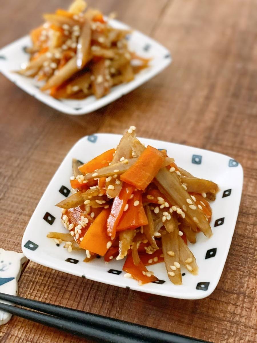 お蕎麦やさんにありそうなメニューをイメージしてみました✨ もう！ほんとに物価高すぎる😤 とはいえ、体が資本！成長期の子どもたちの栄養とお腹の両方を満たすための献立作りを考えるのも楽しくなってきたぞ。 いや楽しむぞ。サッカー少年夕飯節約