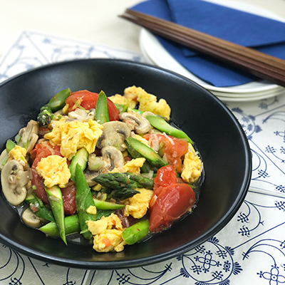 おうちで中華 - 蘆筍炒蛋 アスパラの卵炒め 酒徒 しゅと -「あたらしい家中華」＆「中華満腹大航海」