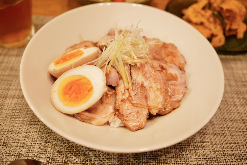 鶏もも肉でつくる「鶏チャーシュー」のレシピ・作り方