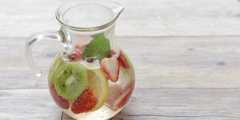 伸長し続ける無糖飲料・フレーバーウォーター市場がこの夏さらに進化 ～ 甘くないフレーバーウォーター 「From AQUA 甘夏みかん×ミント」6月5日 火 エキナカ自販機で発売株式会社JR東日本ウォータービジネス