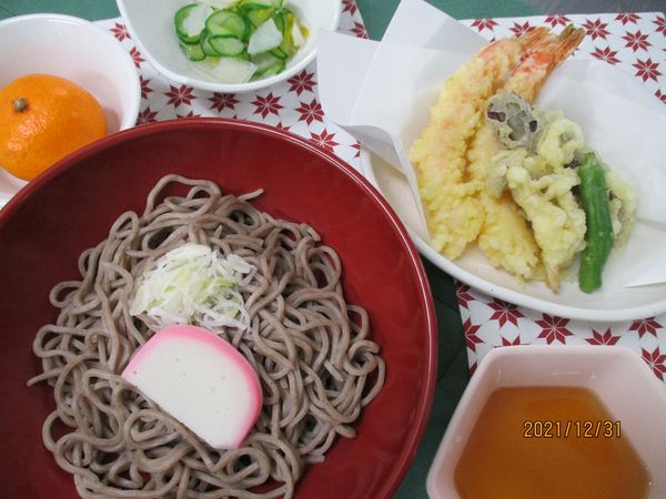 🅨🅤🅚🅐🅡🅘薬膳料理教室PONKITCHEN* 大晦日のよるごはん🌜 お昼に年越しそばをいただき、夜はすき焼き！ 年末はすき焼き食べないとね♡また来年🙌 良いお年をお迎えください🎍🐉✨ Ⓗⓐⓟⓟⓨ Ⓝⓔⓦ Ⓨⓔⓐⓡ ②⓪②④ ○o｡+ :*○o｡+ :*○o｡+ :*○o｡+