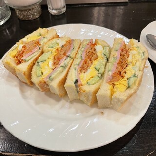 キムチサンドをテイクアウト』by はーつーちゃん : 珈琲館 ロックヴィラ - 鶴橋 喫茶店食べログ