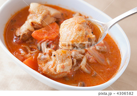 鶏肉のガーリックトマトクリーム煮・濃厚トマトの旨味たっぷり