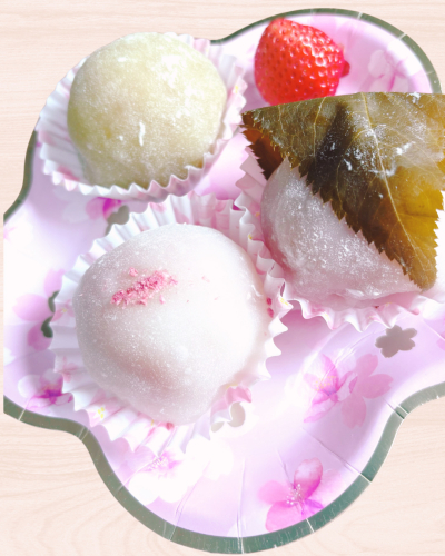 うさぎの苺大福 🐇 うさぎ作品の新作を作りました！ しっぽがチャームポイントです *´◒`* ※粘土細工です。 minne販売2月14日20時〜うさぎうさぎ部rabbitrabbitsofinstagramぽぼっと