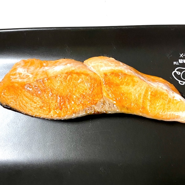 鮭のフライパンでの焼き方！身はふっくら、皮はパリッと仕上げるコツほほえみごはん-冷凍で食を豊かに-ニチレイフーズ