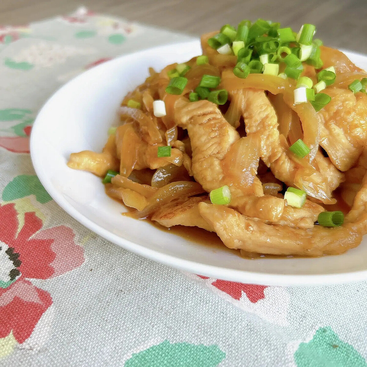ご飯にピッタリ！「豚バラ肉×新玉ねぎ」で作るおかずレシピフーディストノート