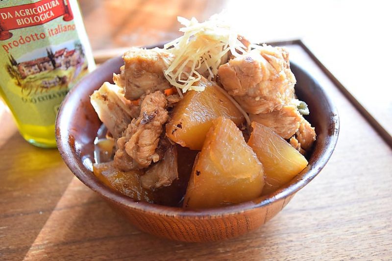 ぶりアラで作る『ぶり大根』のレシピ：白ごはん.com