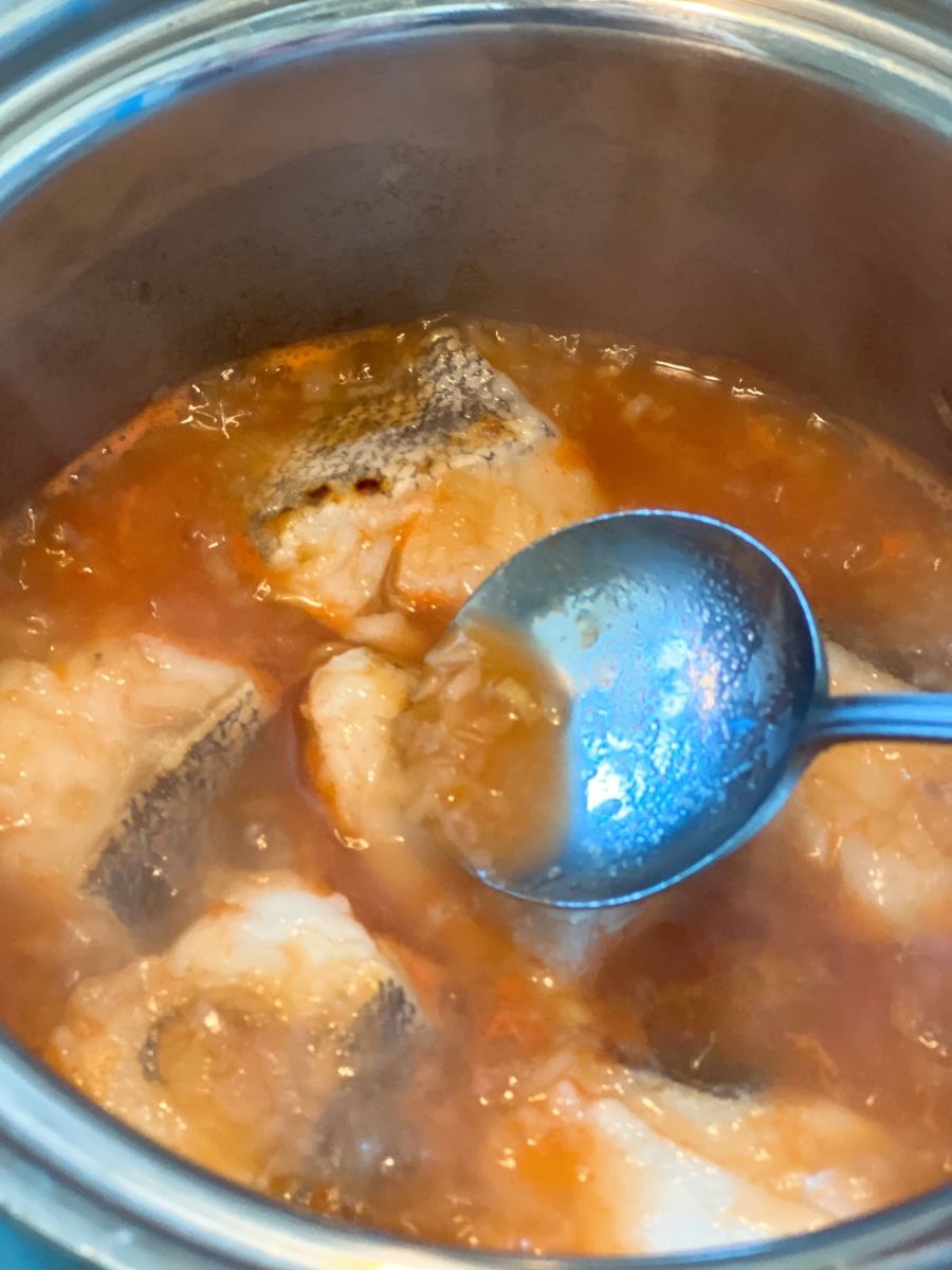 「たらのチリソース」レシピ！甘じょっぱ濃厚な味わい にんにく・しょうが・長ねぎで風味豊か