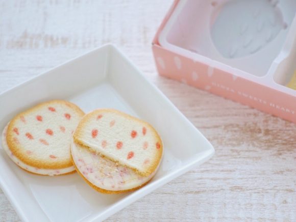 いちごのシャリーメイト 16枚入東京ばな奈ワールド 公式 お菓子 ギフト 可愛い 個包装 おしゃれ クッキー ラングドシャ クッキーサンド いちご味苺 お取り寄せ おやつ スイーツ 人気 お土産 定番土産 東京土産 おもたせ 菓子折り プチギフト 1000円 個別包装 ばらまき