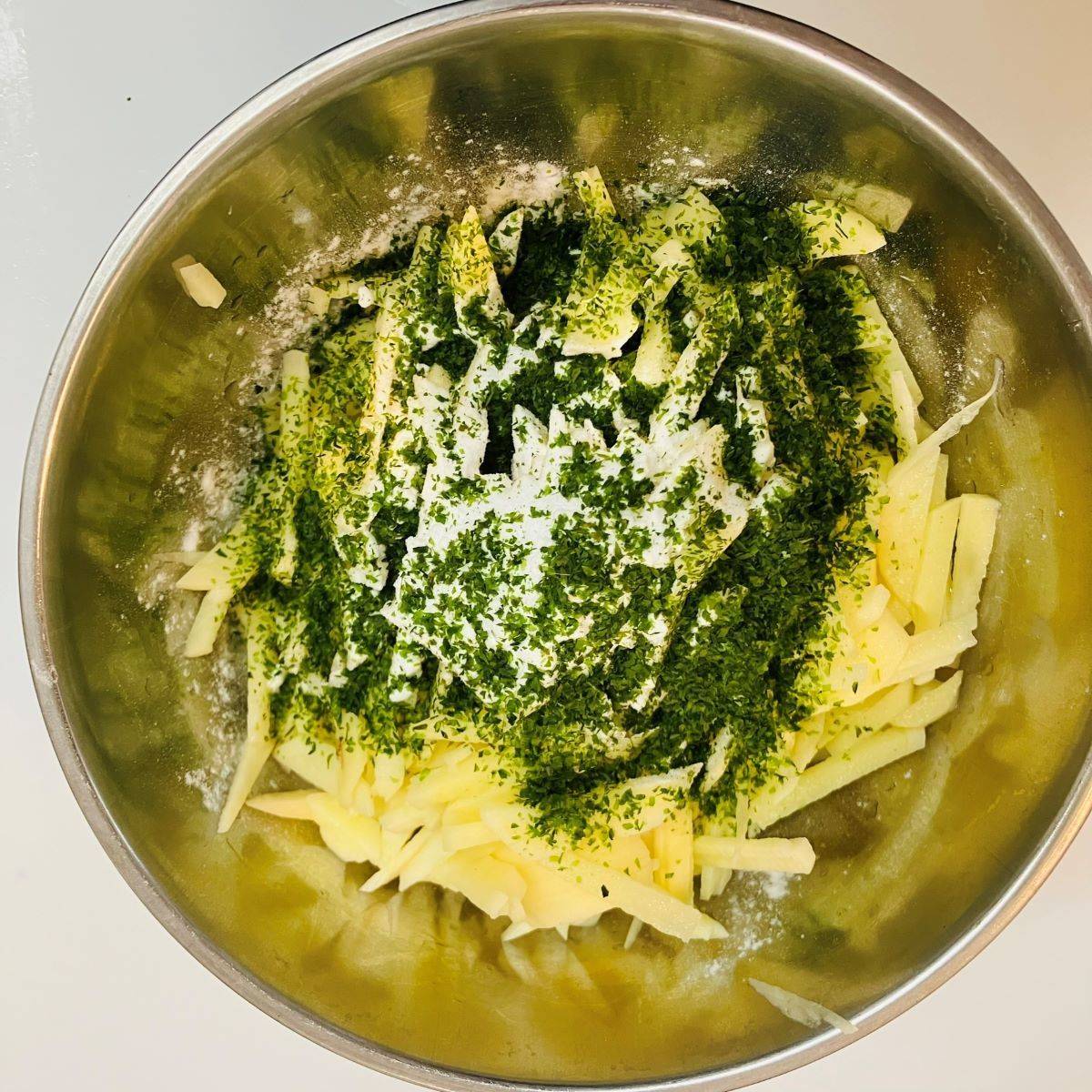 切って焼くだけ！ワンパンでじゃがいものガレット