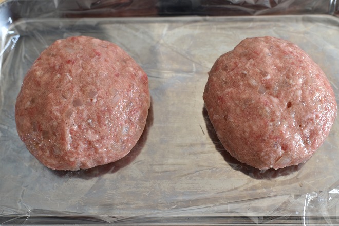 卵をいれるタイミングが決め手！肉汁を完全に閉じ込めるハンバーグはじめちょろちょろ