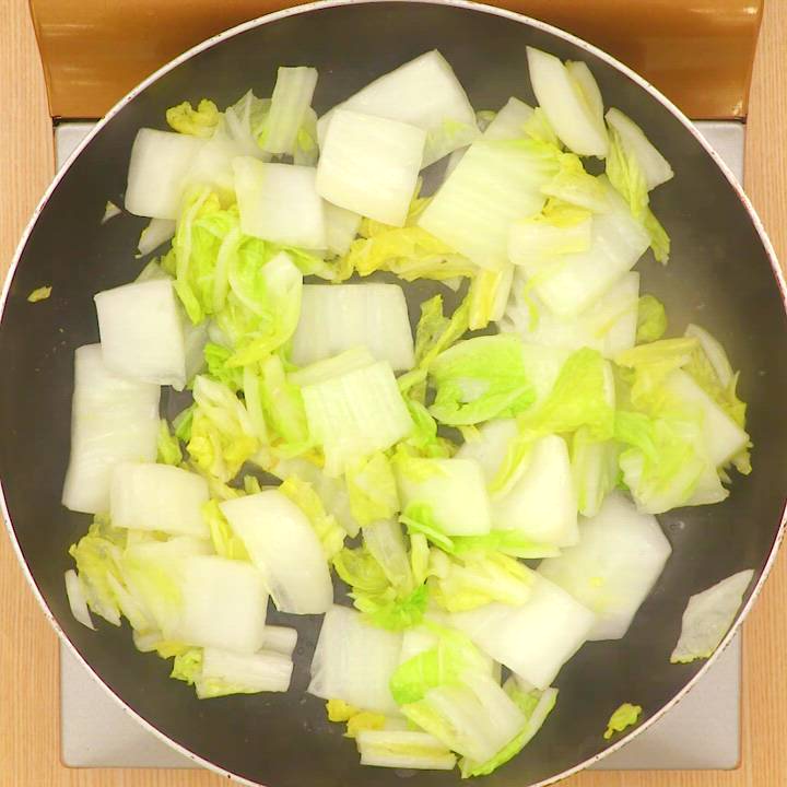 電子レンジで時短レシピ白菜とベーコンの旨みたっぷり「白菜とベーコンの重ね蒸し」レシピ♪ゆうき酒場