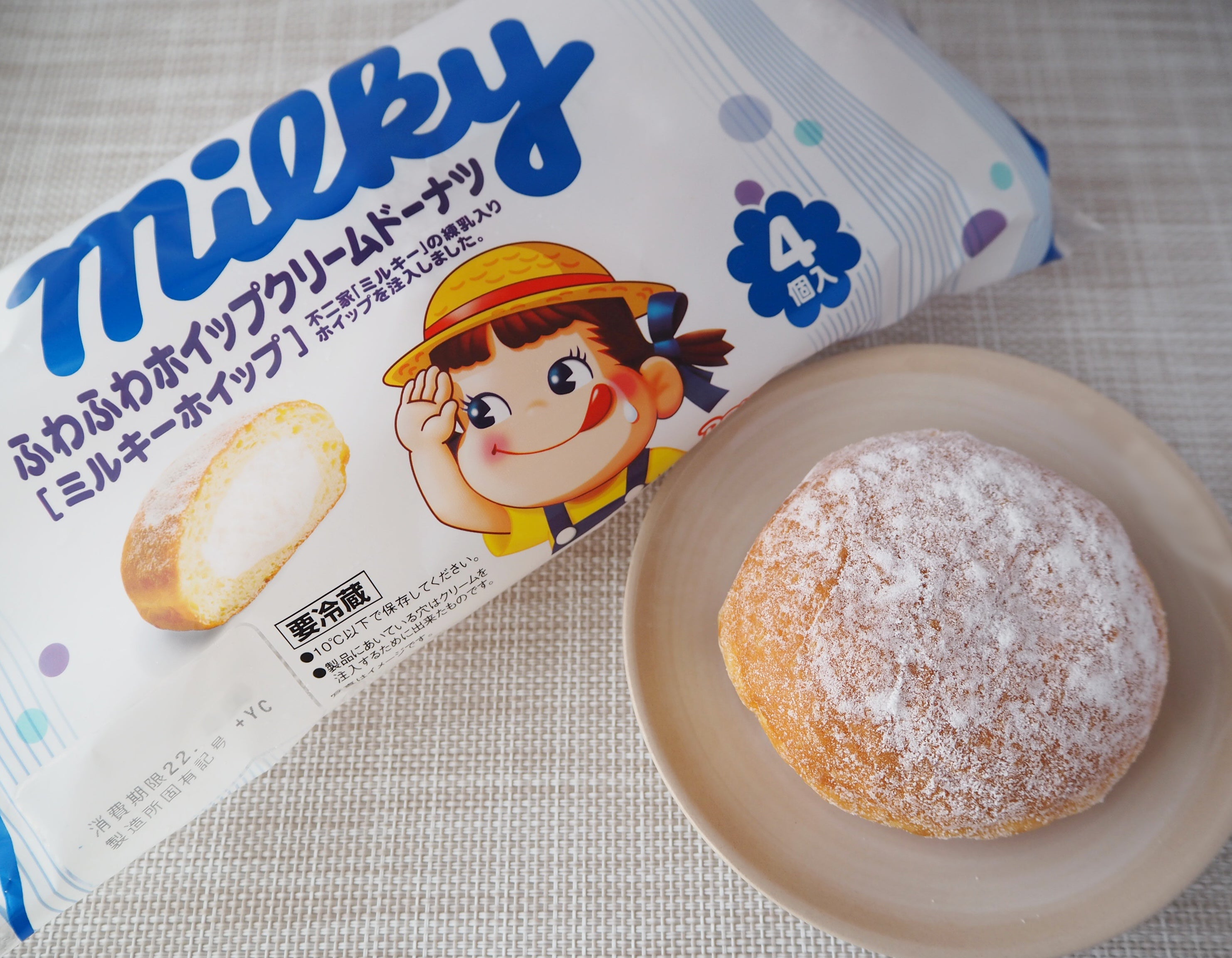 ヤマザキの『ふわふわホイップクリームドーナツ ミルキーホイップ 4個入』が不二家のミルキー練乳味で超おいしい！買てみた