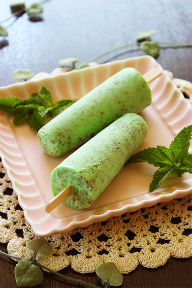 チョコクランチでさくさく!チョコミント・マカロン